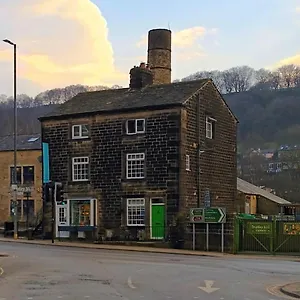 4 Bedroom Period Townhouse In The Heart Of Hebden Holiday home